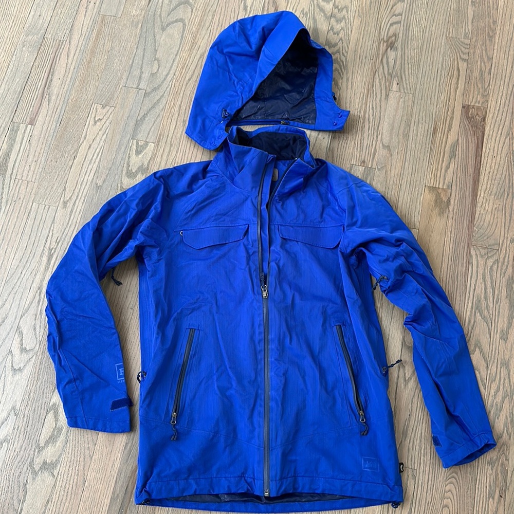 REI men’s raincoat - M